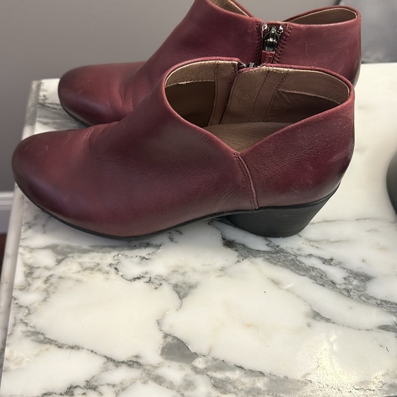 Dansko wine colored booties size 37 - Picture 3 of 6